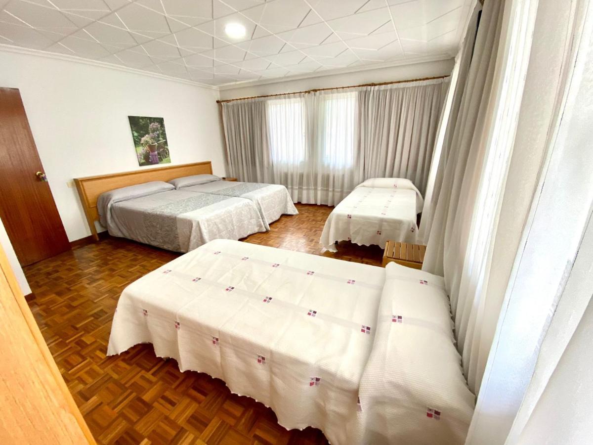 Garden Lodge Hostal Evencio Ribadavia Esterno foto