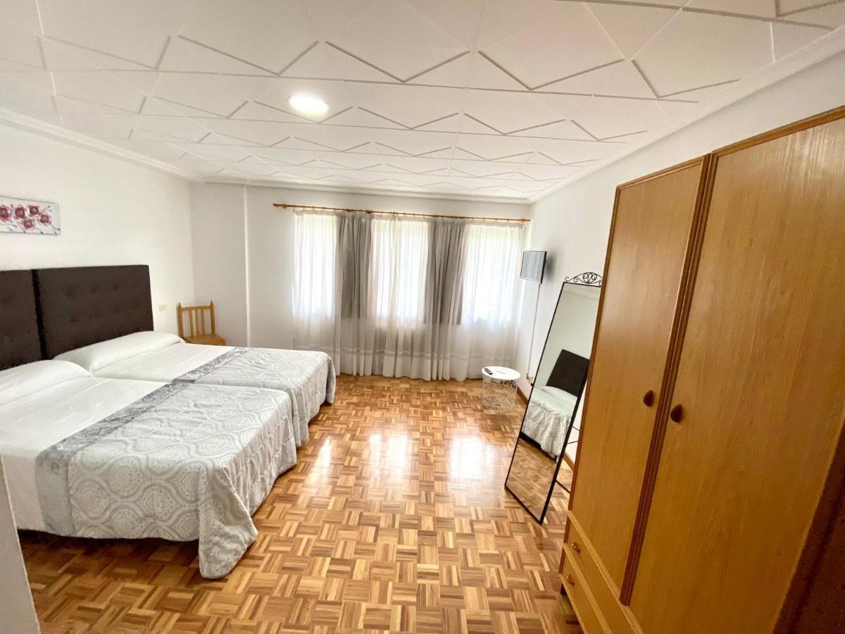 Garden Lodge Hostal Evencio Ribadavia Esterno foto