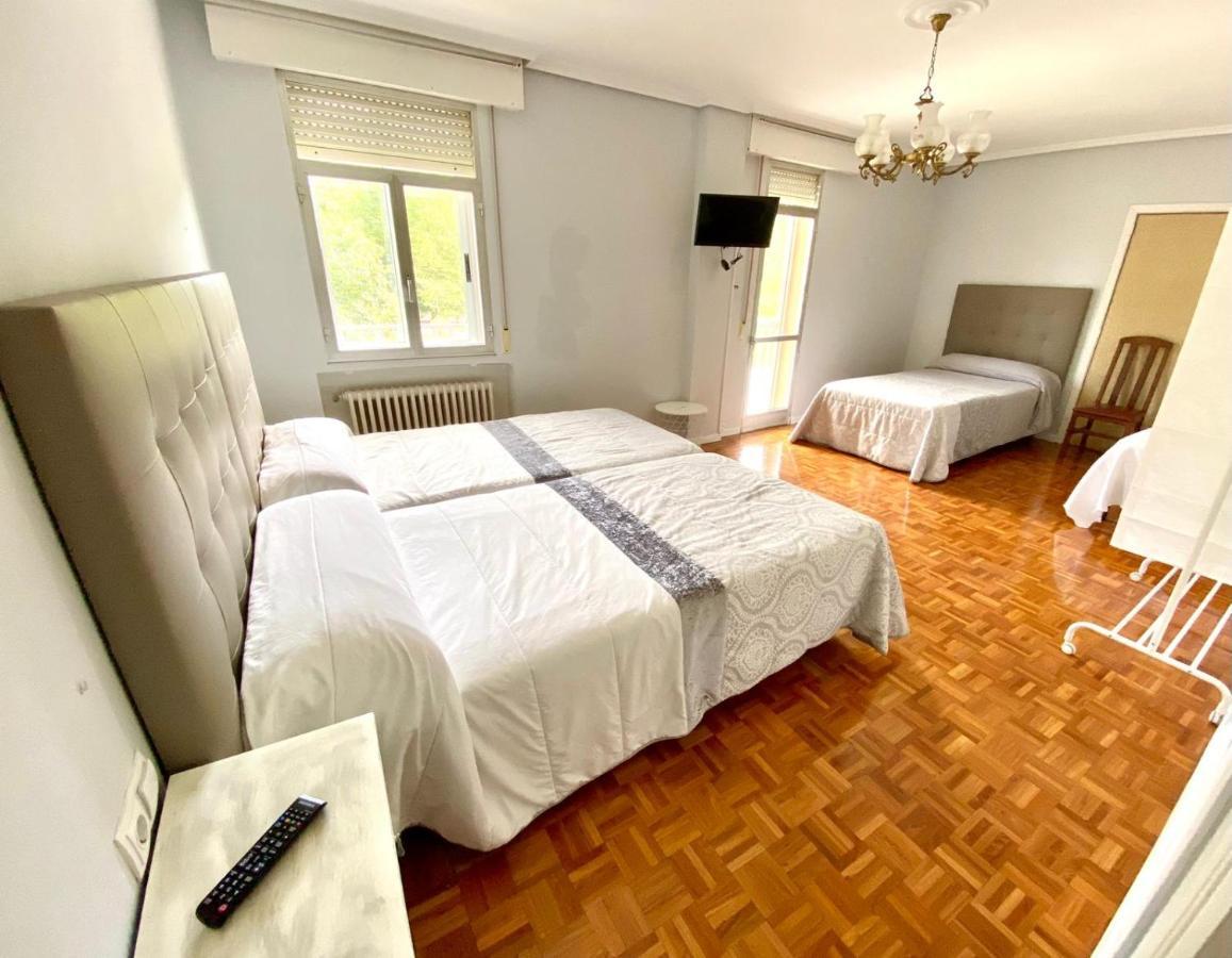 Garden Lodge Hostal Evencio Ribadavia Esterno foto