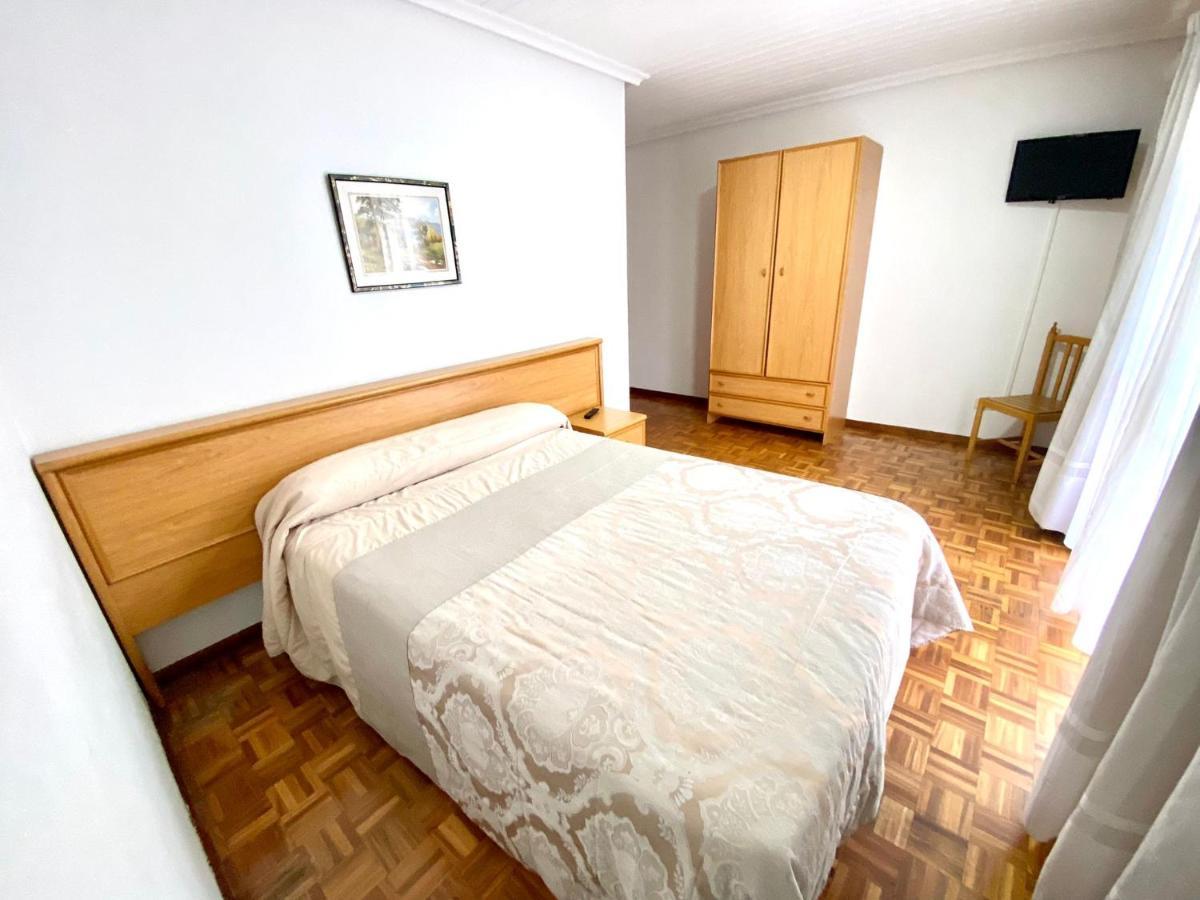 Garden Lodge Hostal Evencio Ribadavia Esterno foto