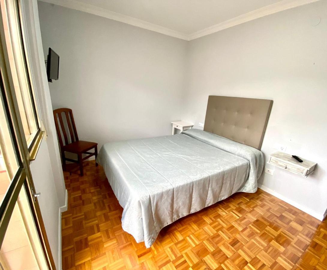 Garden Lodge Hostal Evencio Ribadavia Esterno foto
