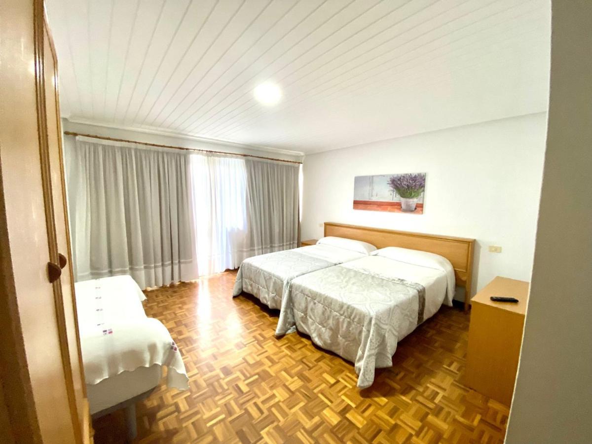 Garden Lodge Hostal Evencio Ribadavia Esterno foto