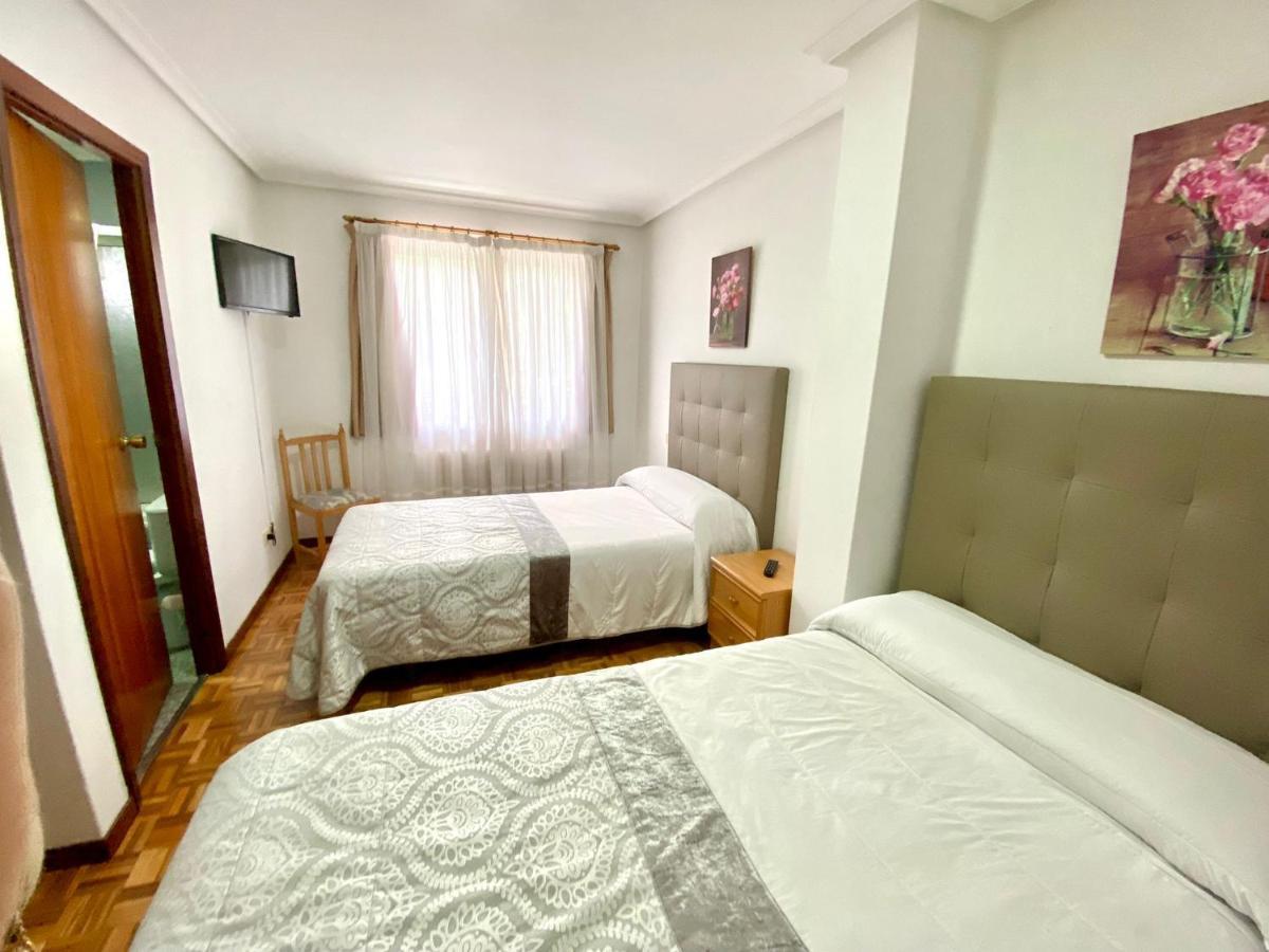 Garden Lodge Hostal Evencio Ribadavia Esterno foto