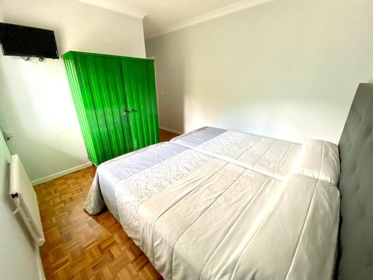 Garden Lodge Hostal Evencio Ribadavia Esterno foto