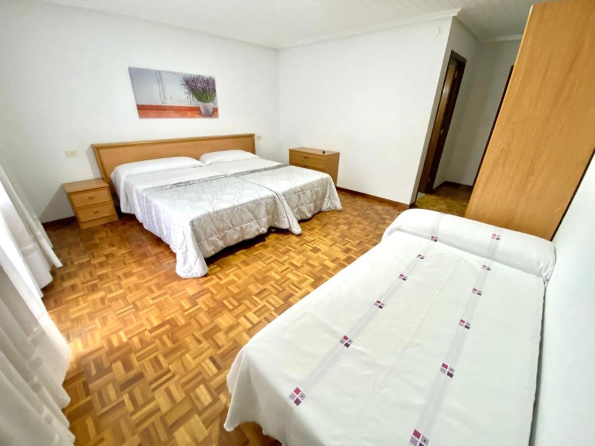 Garden Lodge Hostal Evencio Ribadavia Esterno foto